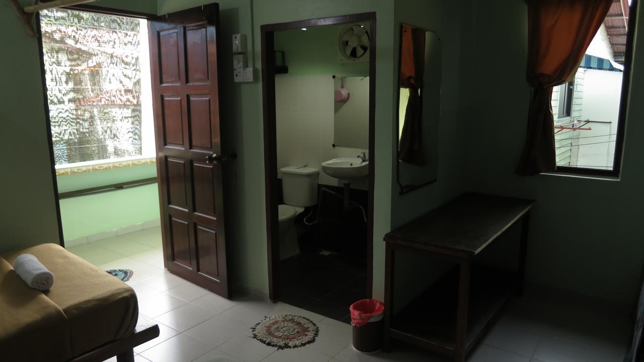 Pangkor Guesthouse Spk Kampong Sungai Udang Esterno foto
